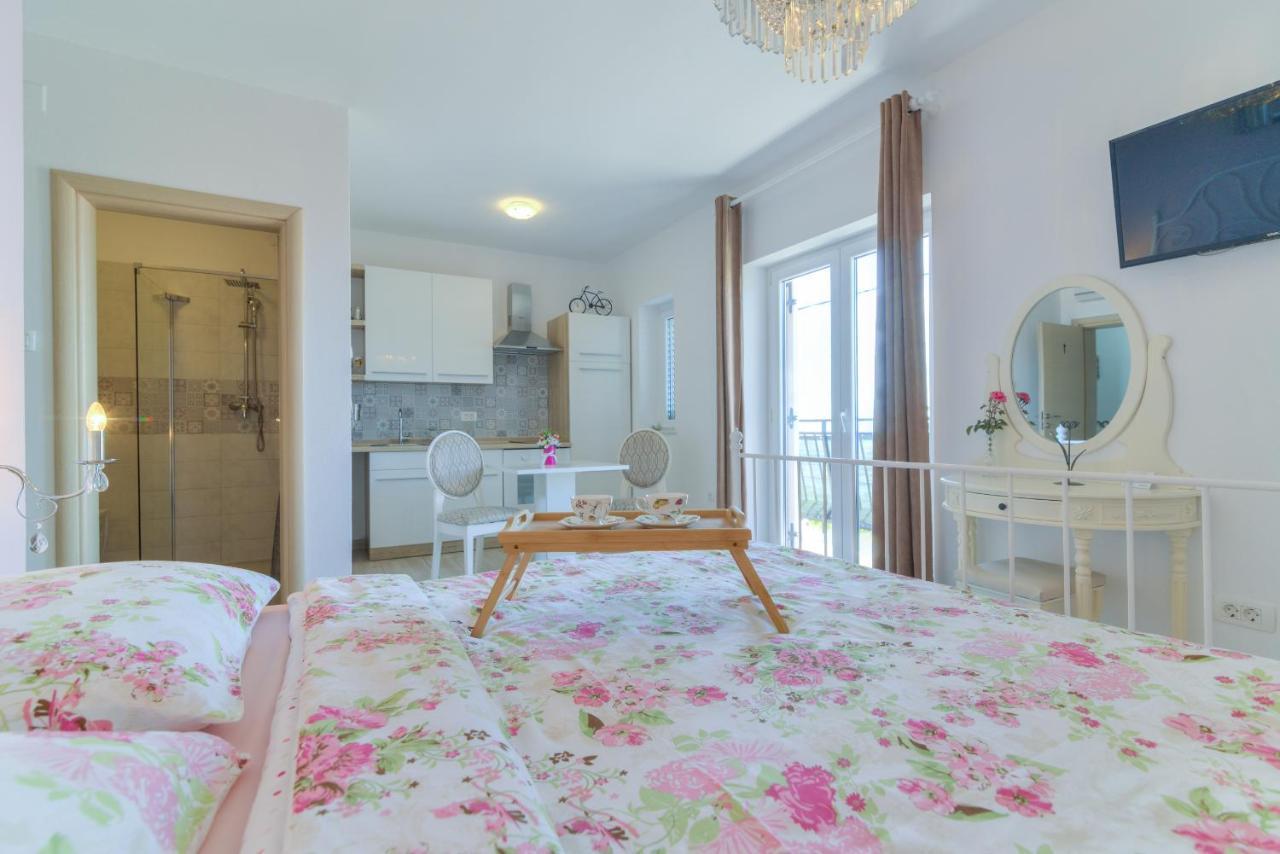 Apartments Jo Senj  Bagian luar foto